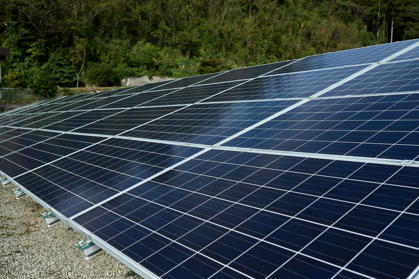Instalação de energia solar: qual o melhor local para colocar as placas? - Ecosol